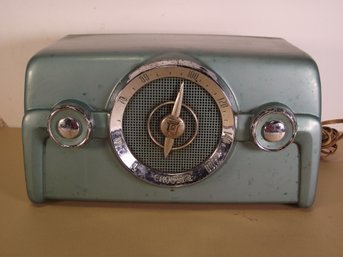 Vintage Crosley Tube Radio Model 10-140