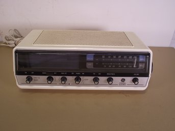 General Electric AM/FM Alarm Clock Radio Model C4600B