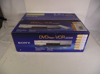 Sony VCR/DVD Combo Model SLV-D370P