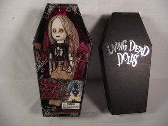 Living Dead Doll Daisy Slae In Coffin Box
