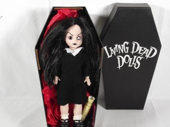 Living Dead Doll Sadie In Coffin Box