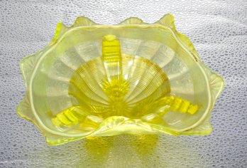 G87 Early Northwood Yellow Opalescent 3 Fluted Leg Dish