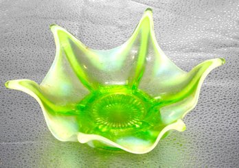 G90 Early Green Opalescent Art Glass Dish
