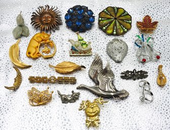 Lot # 19 Vintage Ladies Pendant Pins