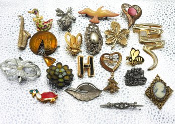 Lot # 22 Vintage Ladies Pendant Pins