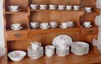 A Set Of Walbrzych Poland Porcelain Dinner China - A Large Set