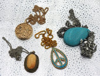 Lot # 115 Lot Of Vintage Ladies Necklaces