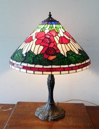 A Red And Green Floral Pattern Tiffany Style Stained Glass Table Lamp