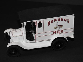 Danbury Mint 1920s Bordens Milk Delivery Truck 1/24 Diecast Truck