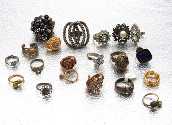 Lot 1 Of Estate Found Jewelry Rings All Different Sizes