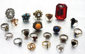 Lot 2 Of Estate Found Jewelry Rings All Different Sizes