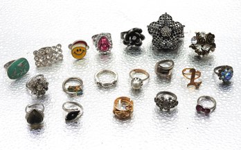 Lot 4 Of Estate Found Jewelry Rings All Different Sizes