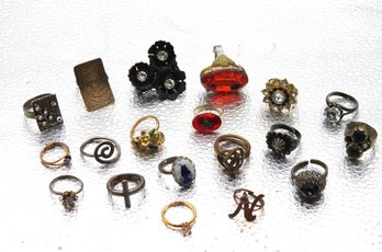 Lot 5 Of Estate Found Jewelry Rings All Different Sizes