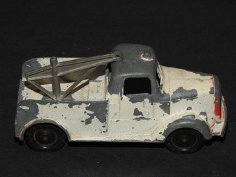 Old 1/43 Tootsietoy Metal Tow Truck