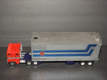 1980s Gen 1 Optimus Prime Transformers Action Figure Toy