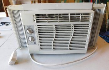 A GE 5050 BTU Room Air Conditioner - Tested, Working, Blows Cold