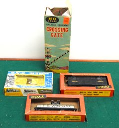 Lot Of Vintage HO Scale Trains Nice Crossing Gate Included