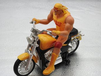 1999 Toy Biz WCW Brawlin Bikers Hulk Hogan Wrestling Action Figure Toy