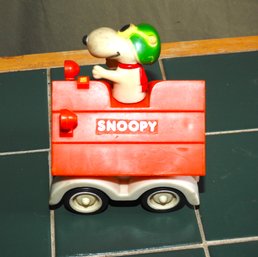1965 Peanuts Snoopy Dog House Car Toy