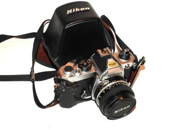 Vintage Nikon 35mm Camera And Case   Jj