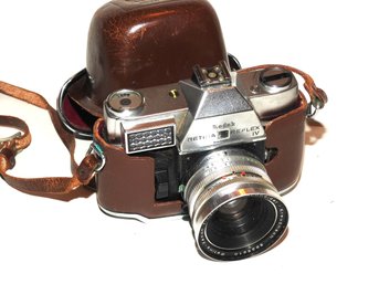 Kodak Retina Reflex IV 35mm Camera And Case    Jj