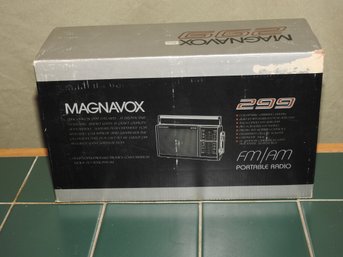 Vintage Magnavox 299 Portable Radio Looks New In Orig Box