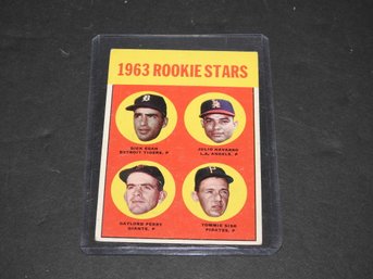 1963 Topps HOFer Gaylord Perry ROOKIE Baseball Card