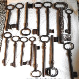 Lot Of Antique Large Cast Iron Skeleton Keys