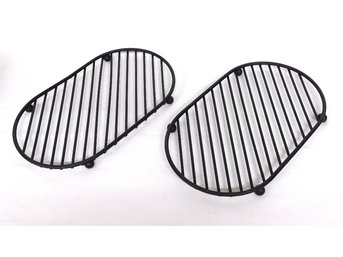 A Pair Of Countertop Oval Wire Trivets - Great For Summer Outside Tables