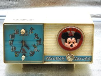 WORKING 1960s Walt Disney Mickey Mouse Radio Clock