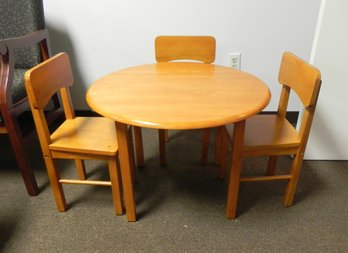 Children's Table And Chair Set- Kids Korner By Gift Mark