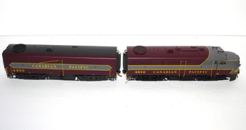 Vintage HO Scale 4012 Pacific Canadian Train Engine & Car