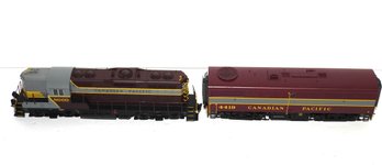 Vintage HO Scale 8660 Canadian Pacific Train Engine & Car