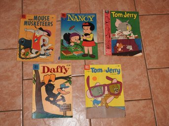 Lot Of Old 10 Cent Cartoon Comic Books