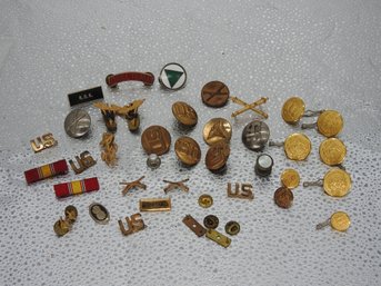 Lot Of Old Military Pins And Buttons