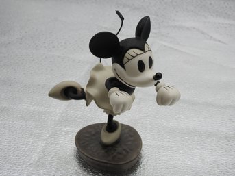 High End Walt Disney Collection Retired Minnie Mouse Figurine With Box