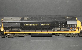 Vintage HO Scale Northern Pacific 2500 Train Engine