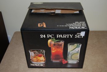 New In Box 24 Piece Party Set By Nordic