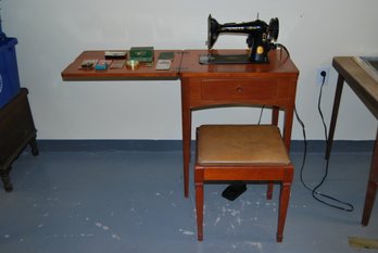 Vintage 1950's Singer Sawing Machine