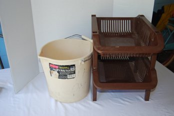 Rubbermaid Bucket And Stacking Storage Bins (2)