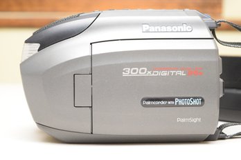 Panasonic 300X Digital Hi Def Zoom Lens 26X Palmcorder With Photoshot Photo Sight W/ 2 Batteries And All Cords