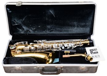 Selmer Bundy Saxophone With Case And Accessories