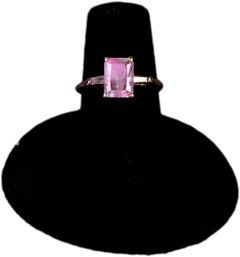 14KT Gold Ring With Pink Stone (Size: 5 3/4)