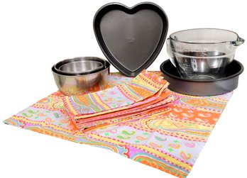 Baking Pans, Mixing Bowls, The Pampered Chef Large Glass Measuring Cup And Set Of Eight Table Napkins