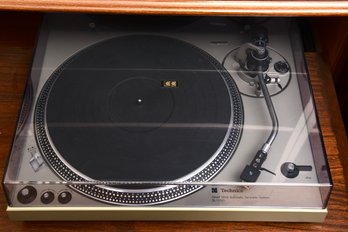 Technics Direct Drive Automatic Turntable System (Model SL-1700)