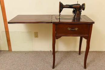 Antique Singer Sewing Machine Serial No. G4507460 With Glass Top