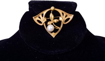 Antique 10k Yellow Gold And Genuine Pearl Pin