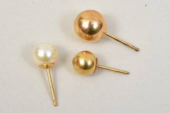 Three 14 Kt Gold Single Pierced Earrings (one Has A Pearl)