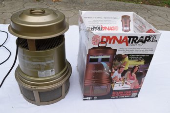 Dyna Trap XL Electric Insect Trap For 20 Feet Surround Action And Covers One Acre & Includes Extra Bulbs