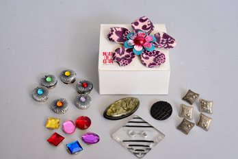 Vintage Neuberger Museum Of Art Flower Pin, Nony New York Button Covers And Buttons